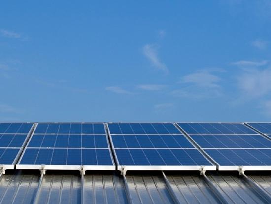 هيكل تصاعد الطاقة الشمسية سقف القصدير
