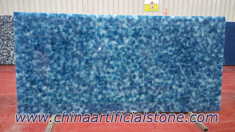 سطح كونترتوب زجاجي معاد تدويره باللونين الأزرق والأبيض
