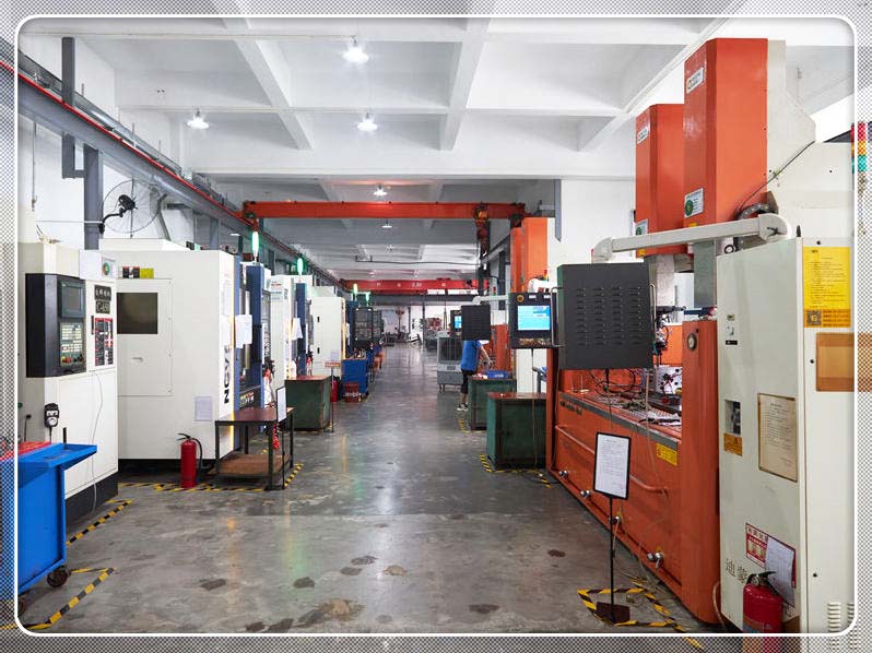 آلات CNC و EDM لصناعة القوالب