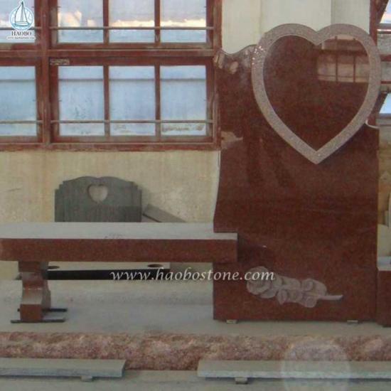 مقعد نصب منحوت على شكل قلب من الجرانيت الأحمر بتصميم أوروبي
